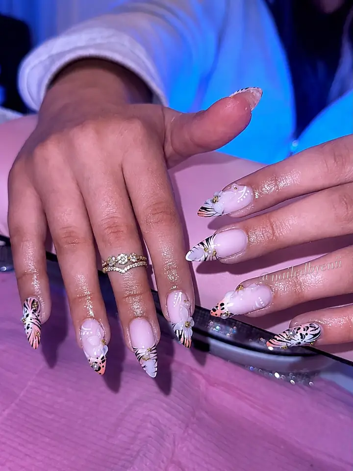 Nail art by nailedbyenii, photo 1